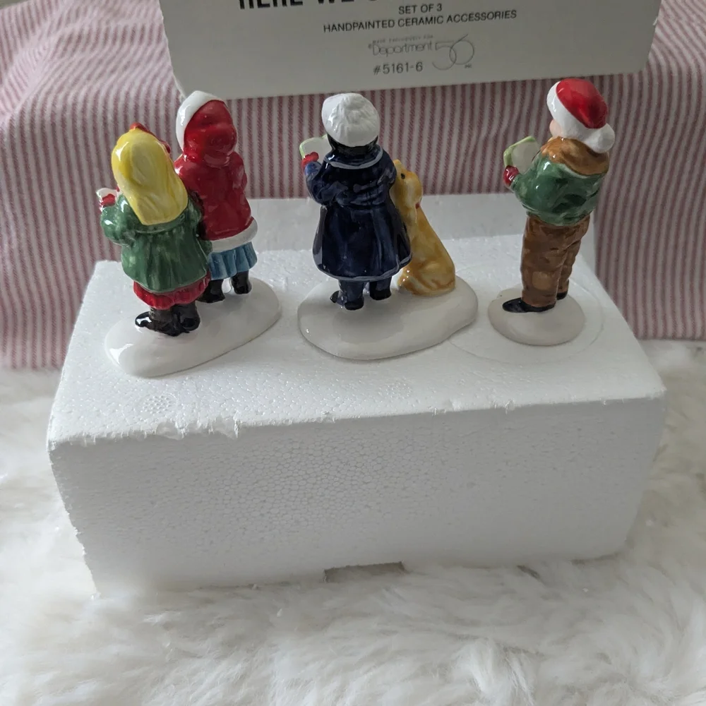 Department 56 Holiday Carolers with Dog Figurine Set